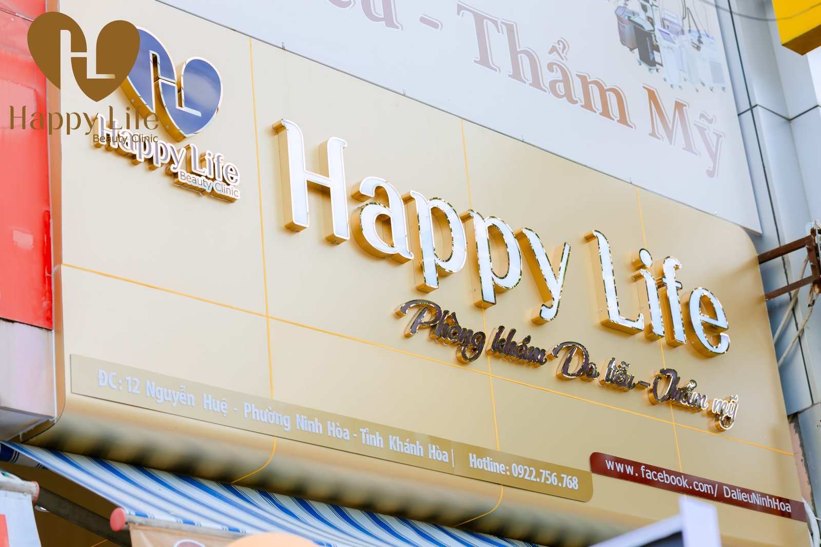 Biển hiệu phòng khám Happy Life tại 12 Nguyễn Huệ, Ninh Hòa